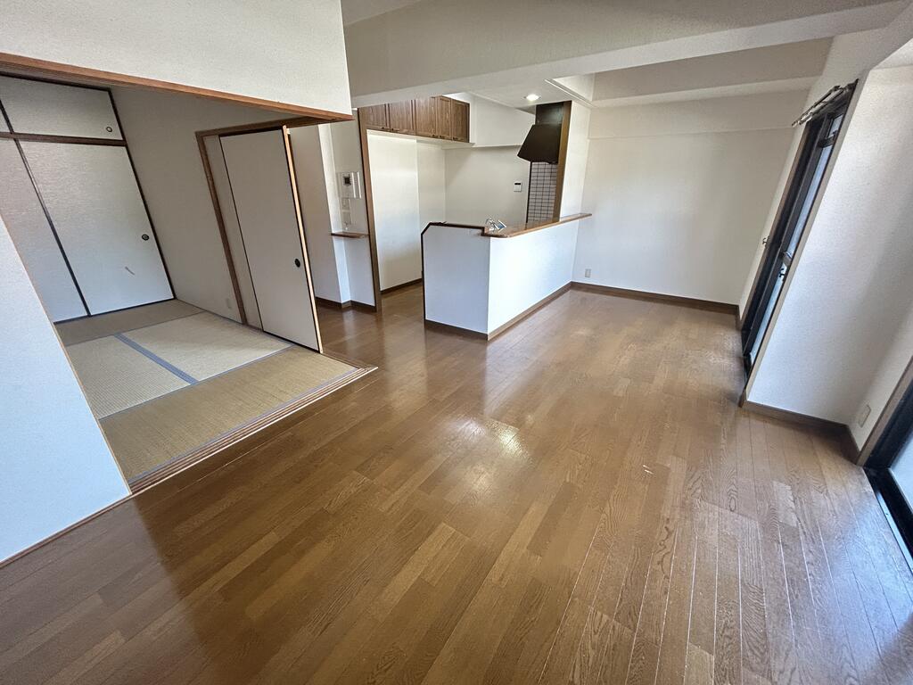ホワイトキャッスル諏訪の居間写真
