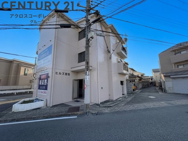 建物外観　外壁タイル貼りのおしゃれな外観です。