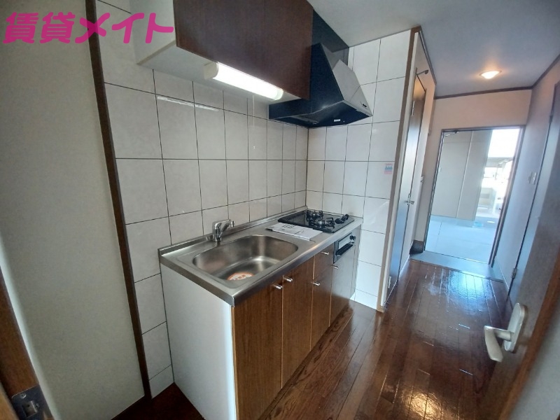 キッチン　別部屋反転画像参考