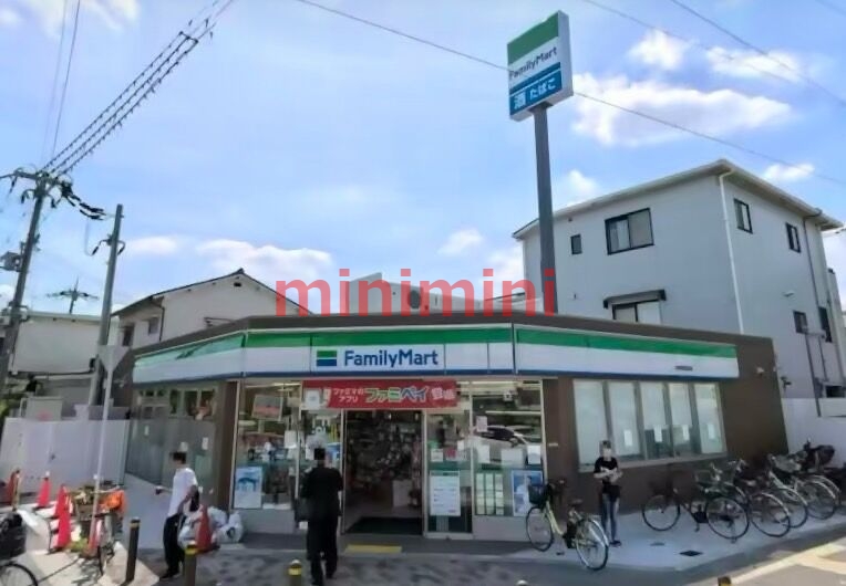 コンビニ　ファミリーマート井高野駅前店（コンビニ）まで295m