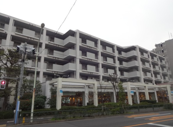 建物外観　鉄筋コンクリート造のがっちりとした建物。