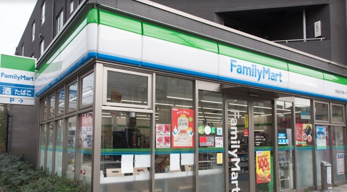 コンビニ　ファミリーマート世田谷下馬一丁目店（コンビニ）まで226m