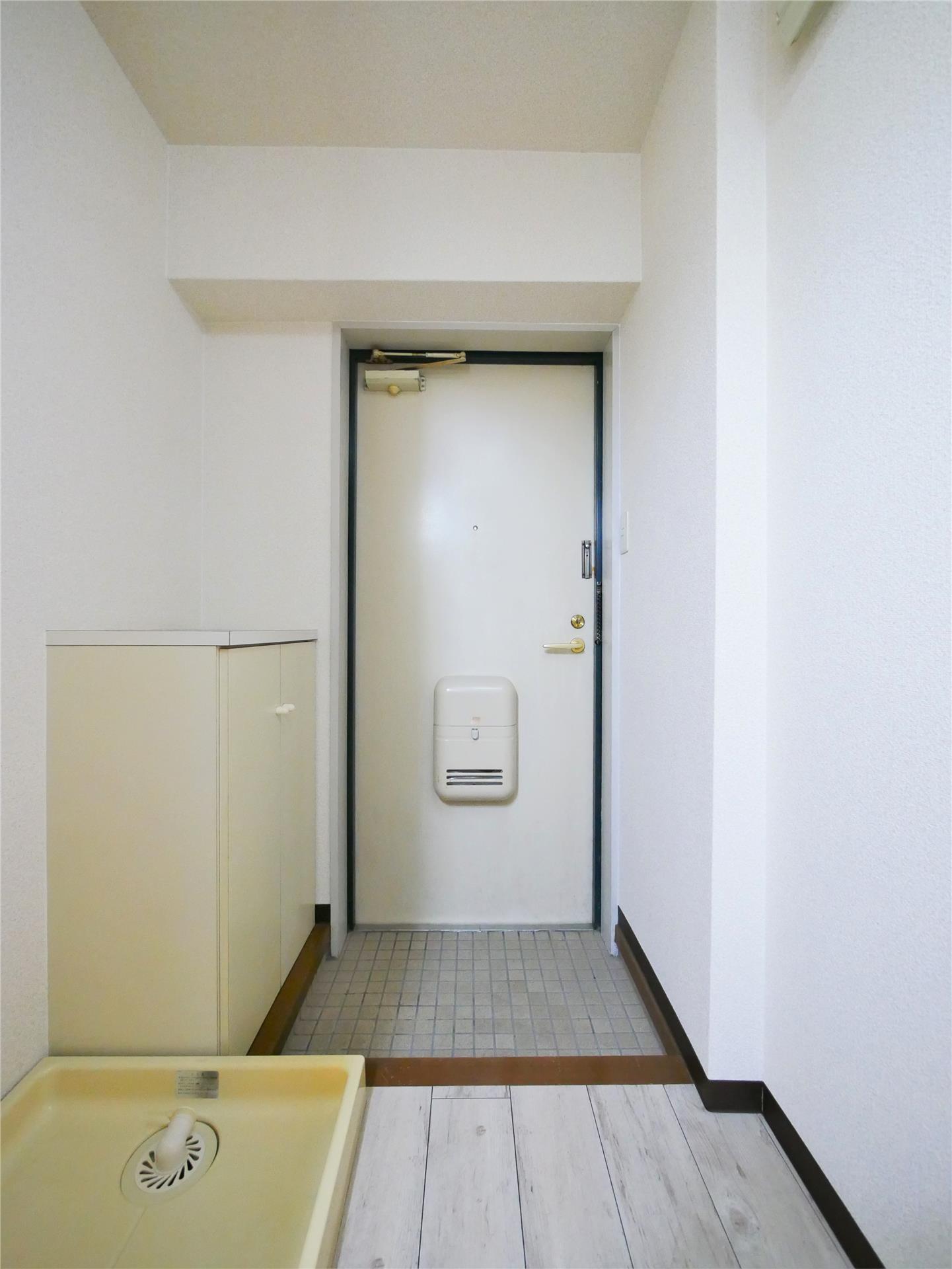 シャトレ白川町の玄関写真