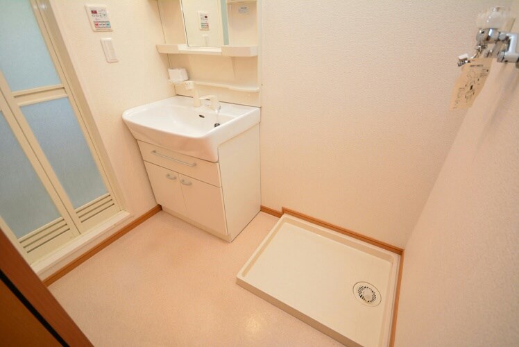 洗面設備　写真は同型物件です。
