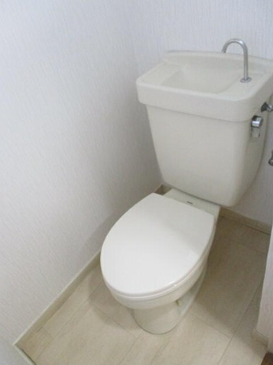 ＪＲ高崎線 吹上駅 徒歩9分 2階建 築39年のトイレ写真