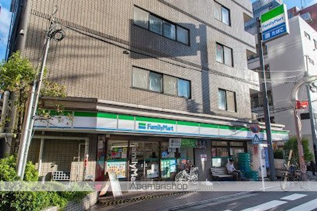 コンビニ　ファミリーマート 小山三丁目店（コンビニ）まで322m