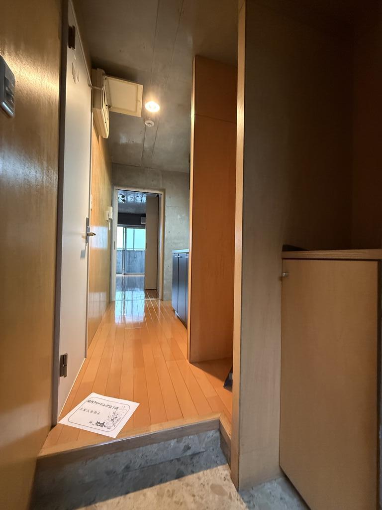 玄関　玄関から見た室内！！　シューズボックスあり