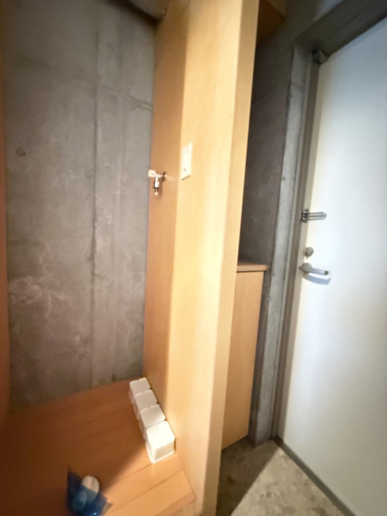 その他部屋・スペース　玄関付近に洗濯機置き場があります！！