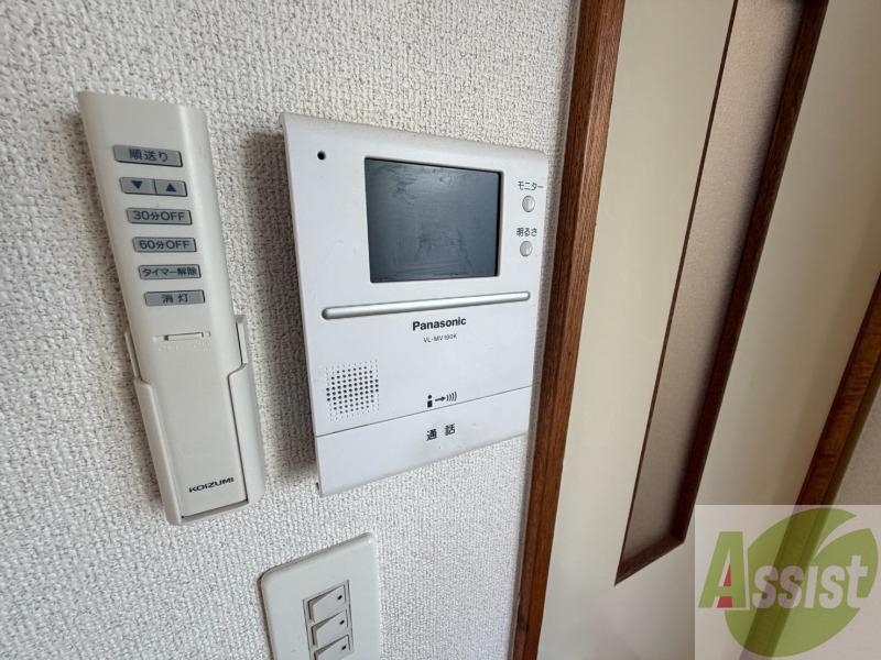 セキュリティ　ＴＶモニター付インターホンです。来客者の顔が見えるので安心！