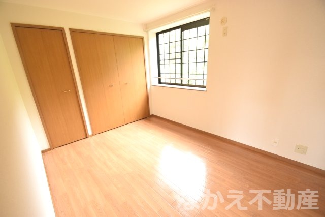 その他部屋・スペース　開放的な寝室です