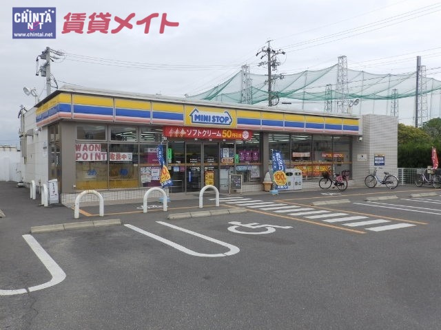 【津市江戸橋のマンションのコンビニ】