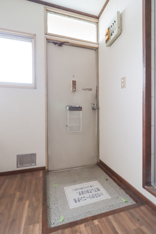 玄関　図面と現状に相違がある場合には現状を優先