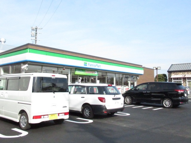 コンビニ　ファミリーマート　八楠店（コンビニ）まで947m