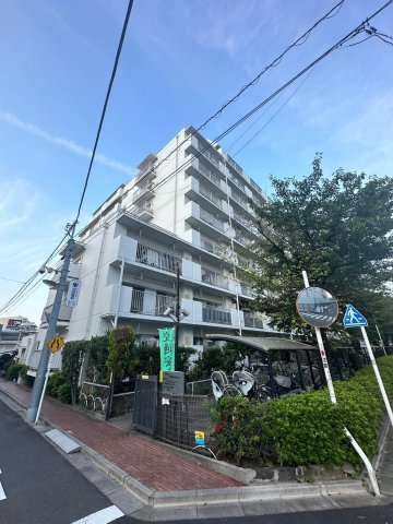 【荒川区荒川のマンションの建物外観】