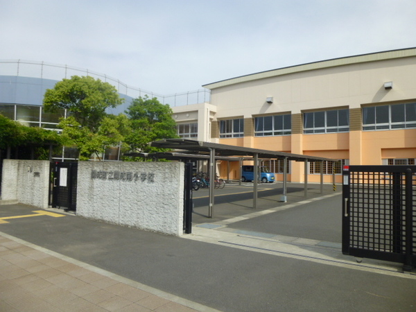 【足柄上郡開成町吉田島のアパートの小学校】