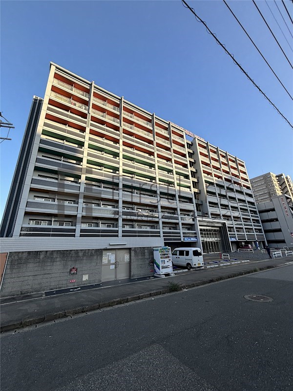 【福岡市東区箱崎ふ頭のマンションの建物外観】