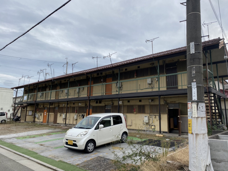 【加古川市尾上町養田のアパートの建物外観】