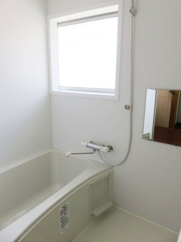 バス・シャワールーム　コンパクトで使いやすいお風呂です