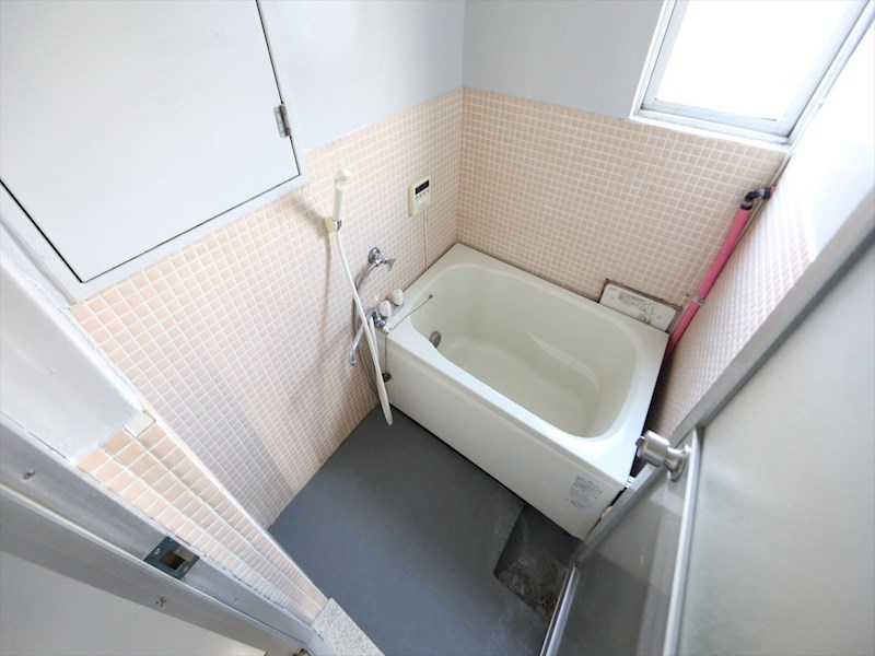 バス・シャワールーム　バスルーム（お風呂トイレ別）窓付