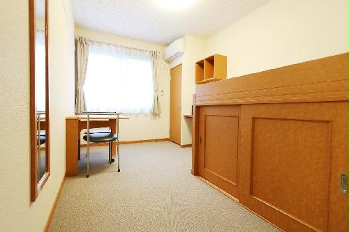 居室・リビング　大型家具家電付きにより初めての一人暮らしの方も安心！