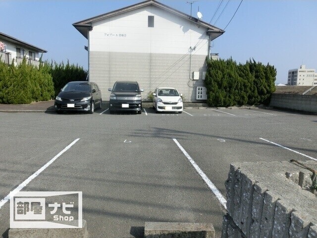 【フォブール竹峰Ａの駐車場】