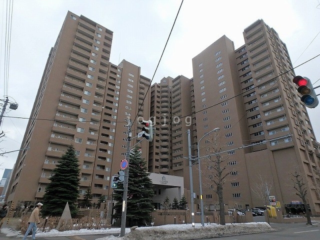 札幌市中央区南三条西のマンションの建物外観