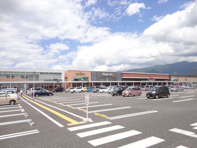 ショッピングセンター　ライフスクエアコモ庄内（ショッピングセンター）まで820m