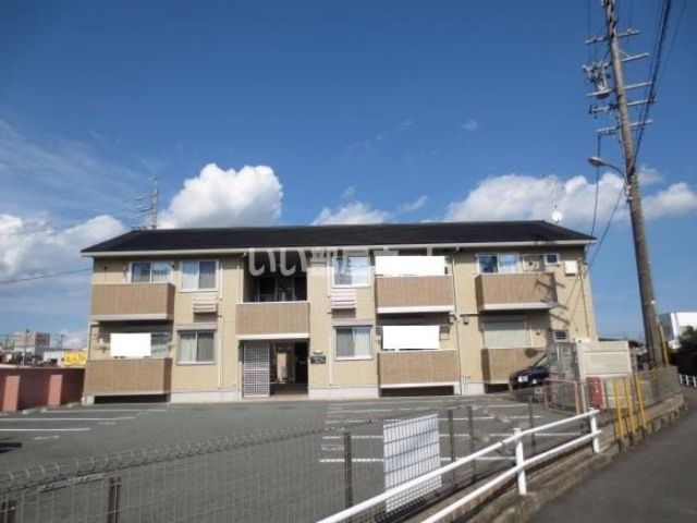 松阪市駅部田町のアパートの建物外観