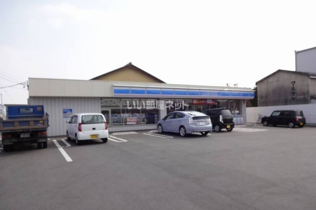 【松阪市駅部田町のアパートのコンビニ】