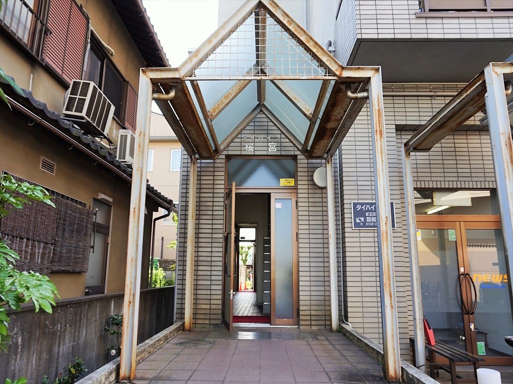 【近江八幡市桜宮町のマンションのエントランス】