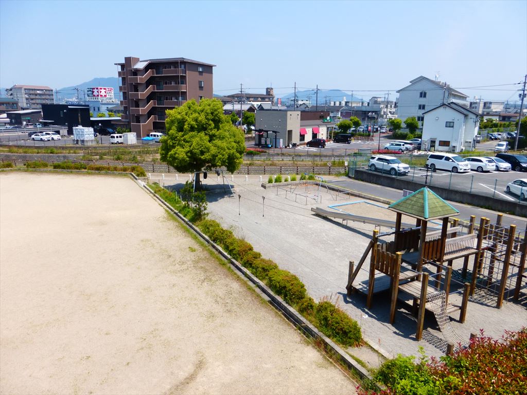 【近江八幡市桜宮町のマンションの公園】