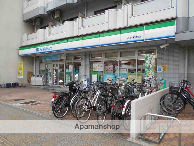 コンビニ　ファミリーマート（コンビニ）まで389m