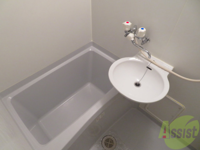 バス・シャワールーム　浴室があり、お風呂に浸かれるのでいいですね。