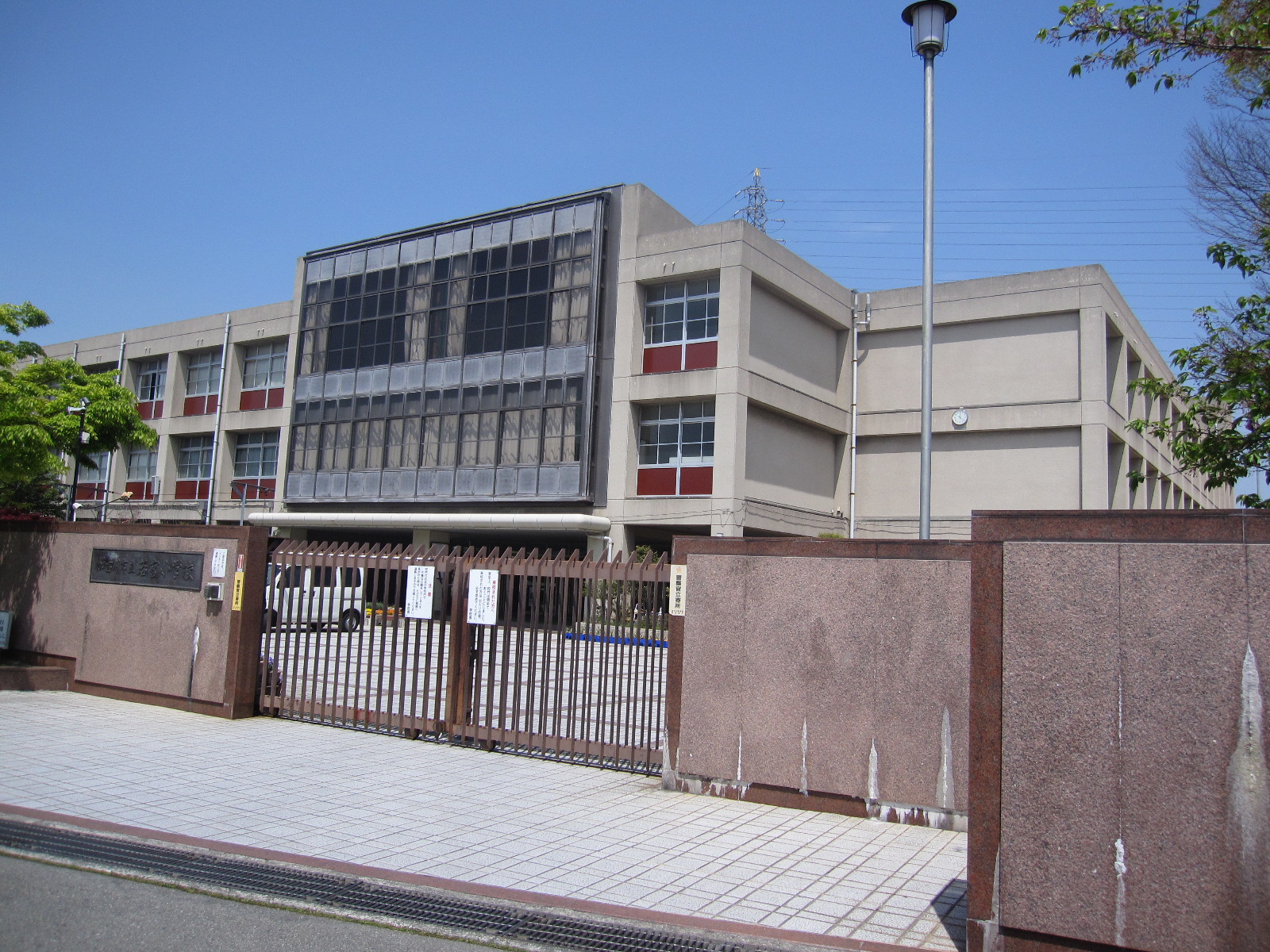 小学校　加古川市立若宮小学校（小学校）まで621m