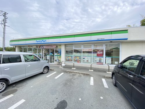 コンビニ　ファミリーマート鈴鹿下箕田店（コンビニ）まで671m