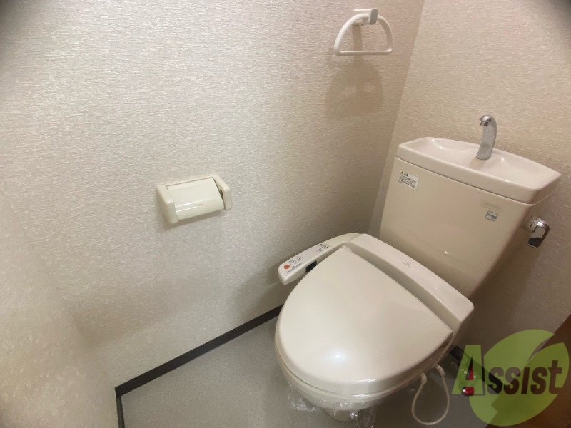 トイレ　嬉しいウォシュレット機能付きです。シャワートイレは便利ですね