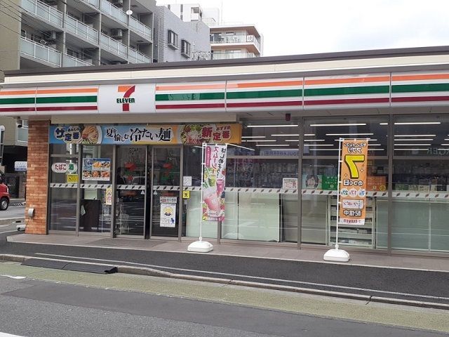 コンビニ　セブンイレブン（コンビニ）まで250m