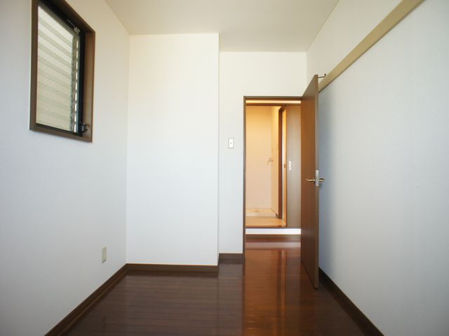 その他部屋・スペース　日当たり良好な南側洋間です♪