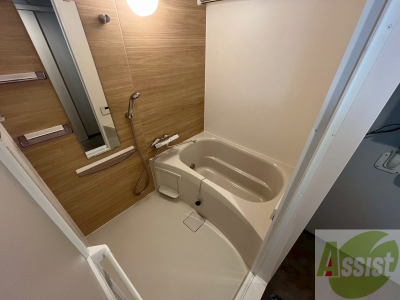 バス・シャワールーム　ユニットバスです。疲れを癒すのに欠かせませんね！