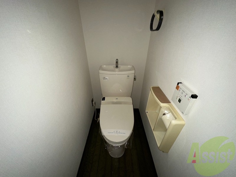 トイレ　床も壁もオシャレなトイレですよね