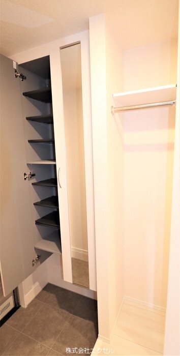 玄関　シューズボックス付きの玄関です。
