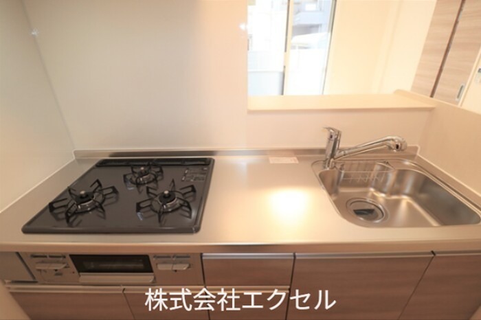 キッチン　人気のカウンターキッチン仕様です。3口ガスコンロ付きのキッチ