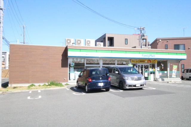 コンビニ　ファミリーマート　中川十一番町店（コンビニ）まで400m