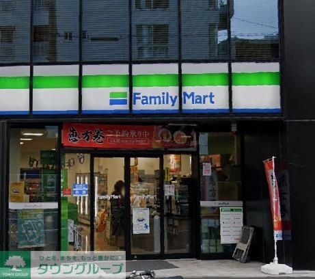 コンビニ　ファミリーマート北参道駅前店（コンビニ）まで240m