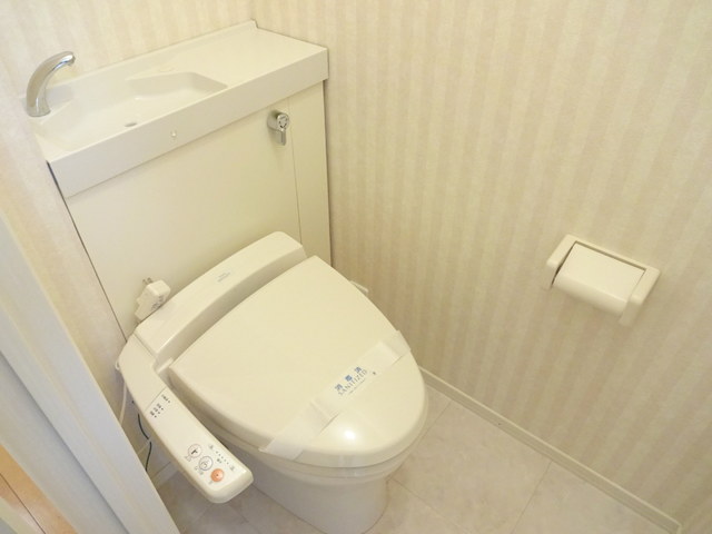 トイレ　★上部に収納棚★ウォッシュレット付き★