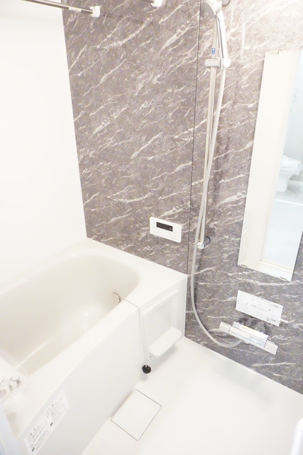 バス・シャワールーム　機能的なバスルームです☆