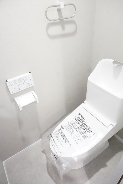 トイレ　温水洗浄便座です☆