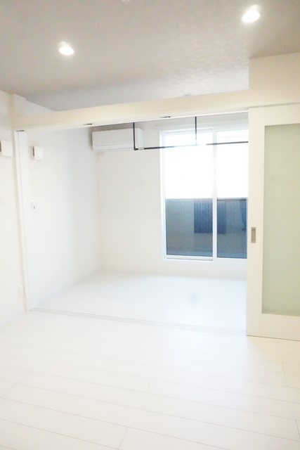 居室・リビング　ＬＤＫと洋室の間仕切りを開けると開放的な空間になります☆