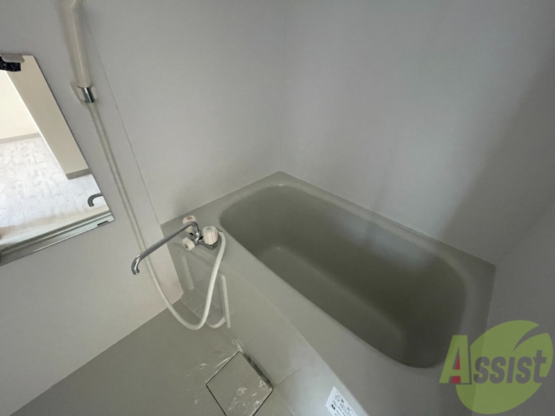 バス・シャワールーム　バスルームです。問題なくお使いいただける広さがあります