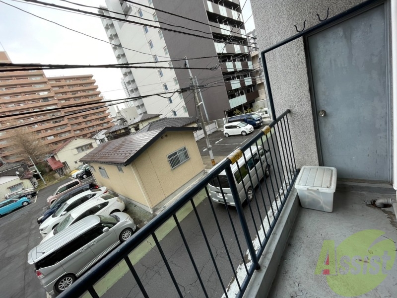 バルコニー　バルコニーです。問題ない広さのスペースがありますね